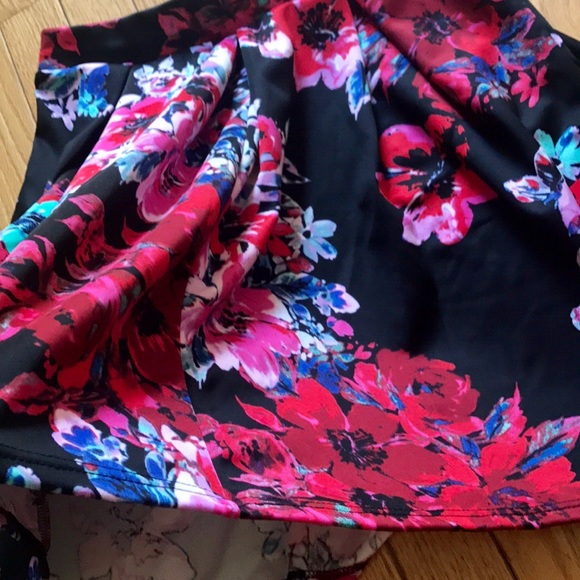 CHARLOTTE RUSSE HIGH WAISTED FLORAL MINI SKIRT - Picture 5 of 8